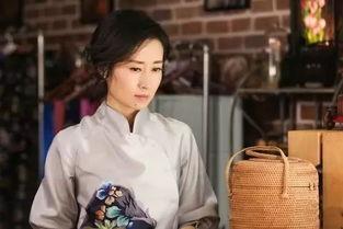 娱乐吃瓜姐靳东,娱乐圈的“吃瓜姐”如何成为实力派演员